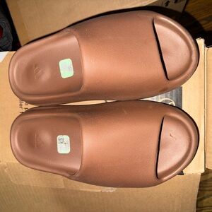 Yeezy Brown Slide
